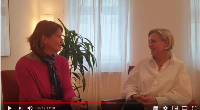 Psychologin Sabine Barta beim Interview im DAO-Zentrum mit Frauen für Frauen