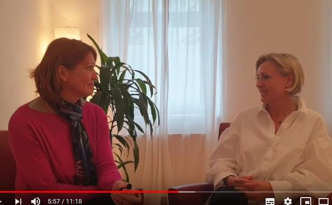 Psychologin Sabine Barta beim Interview im DAO-Zentrum mit Frauen für Frauen