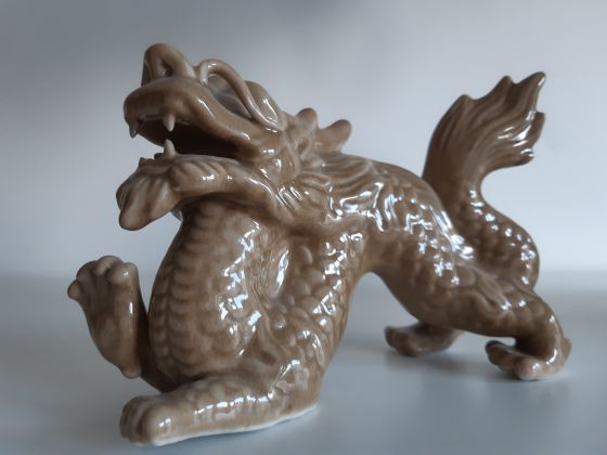 Chinesischer Keramikdrache DAO-Zentrum
